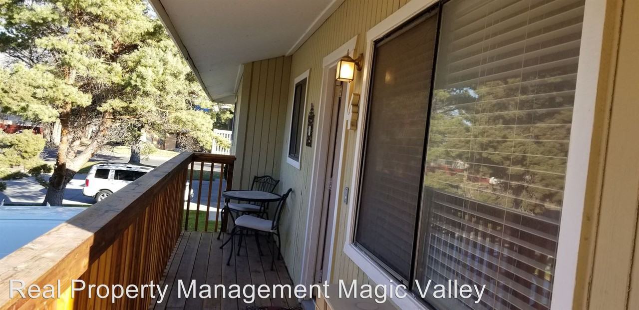 787 Meadows Drive #4