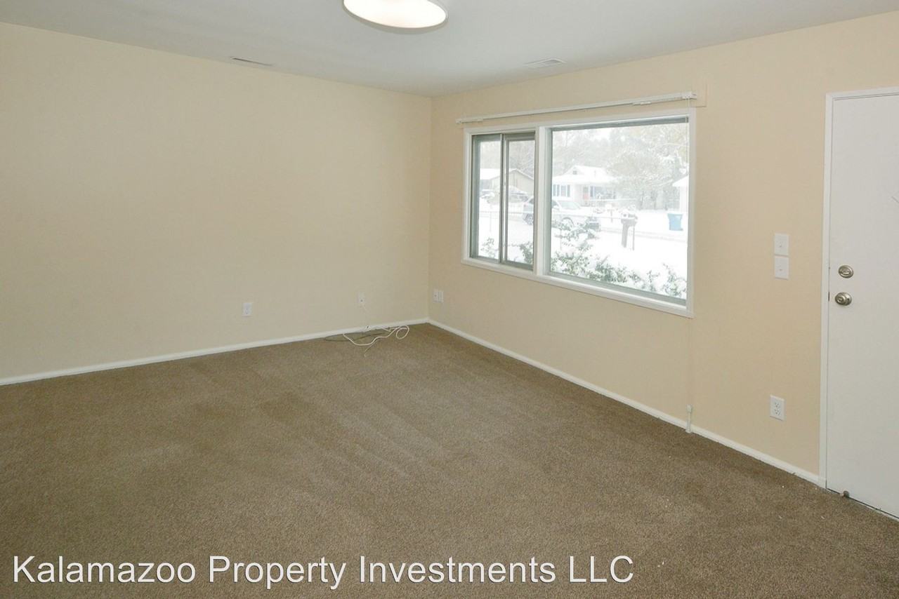 1233 Barclay Dr - Photo 3 of 24