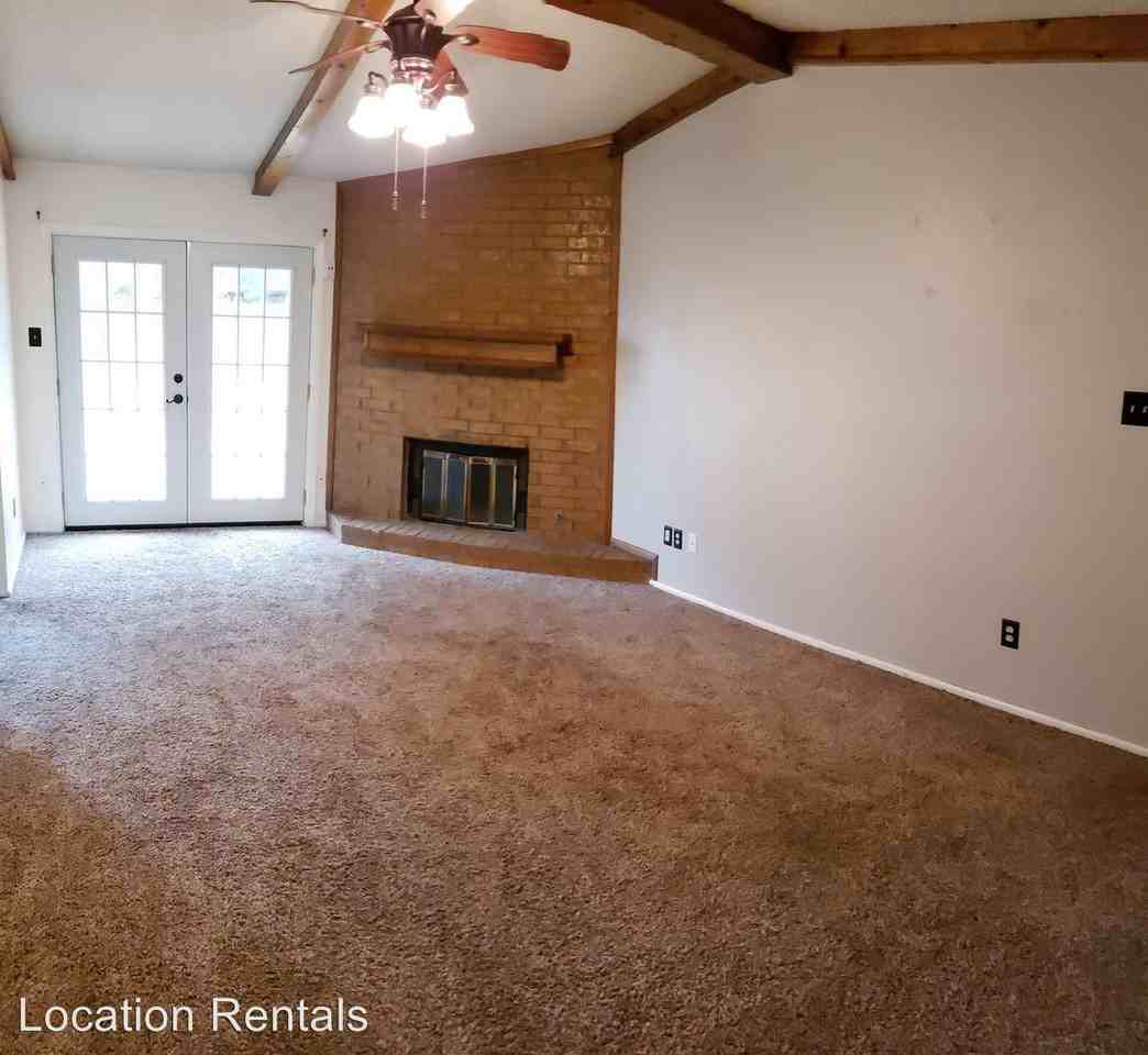 5242 95th Street - Photo 3 of 11