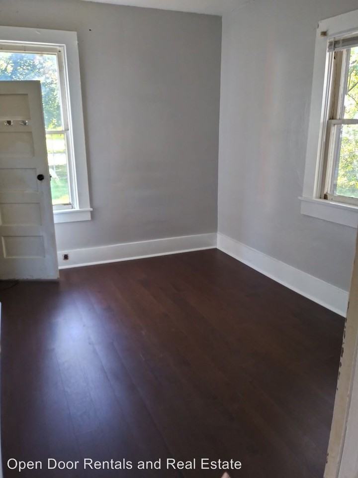 343 W 9th 343 1/2 W 9th St - Photo 3 of 5