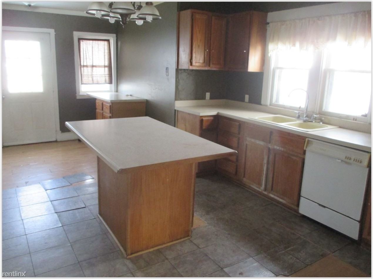 1626 Bancroft Ave - Photo 2 of 7