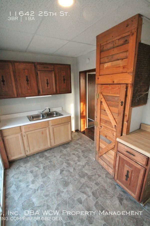 11642 25th St - Photo 3 of 48