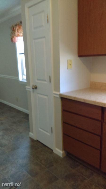 1003 N Cherry St B8 - Photo 2 of 5