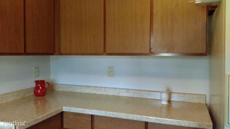 1003 N Cherry St B8 - Photo 3 of 5