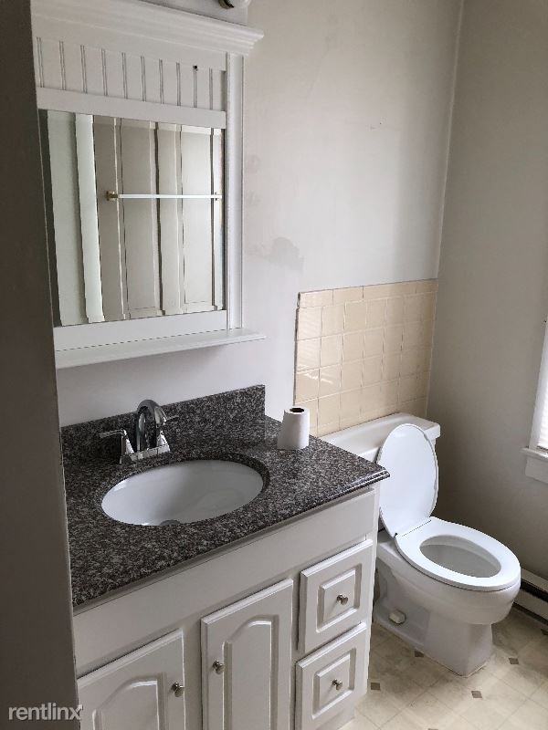 122 S. Main St Front - Photo 3 of 8