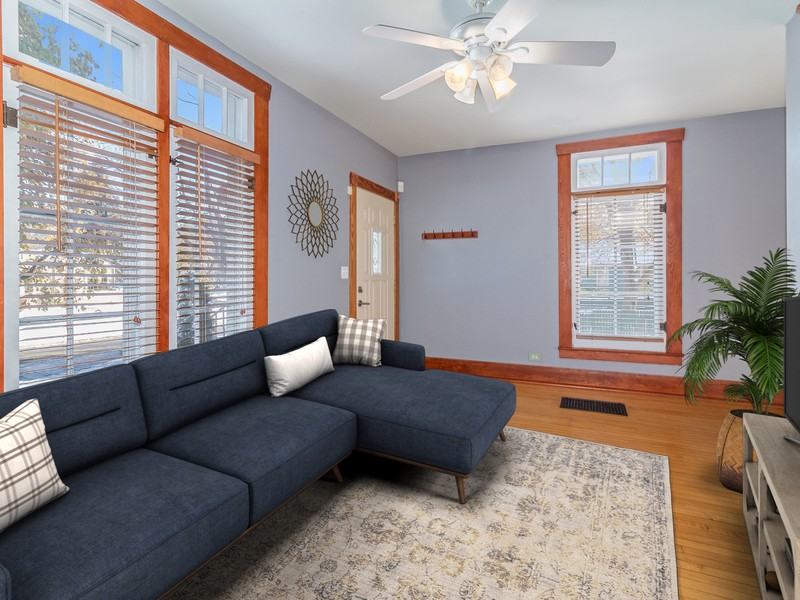 656 Saint John St - Photo 2 of 13