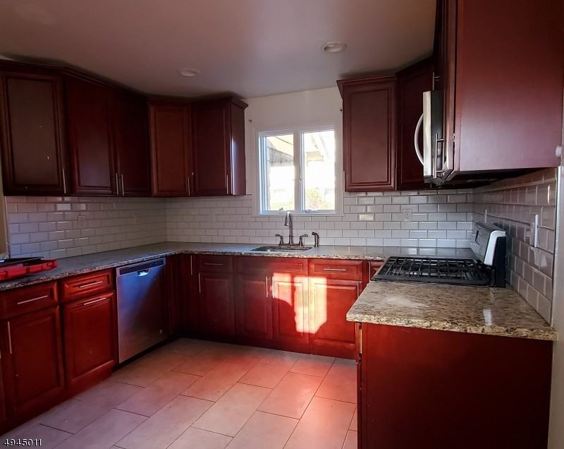 125 Marsellus Pl 1 - Photo 2 of 4