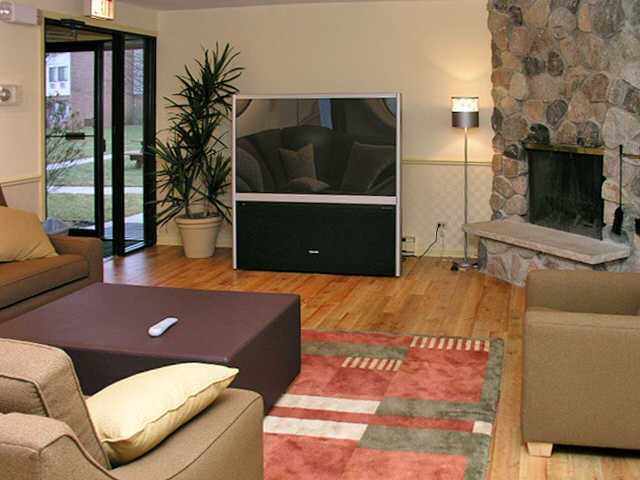 Idyllwild Apartments - Photo 3 of 13