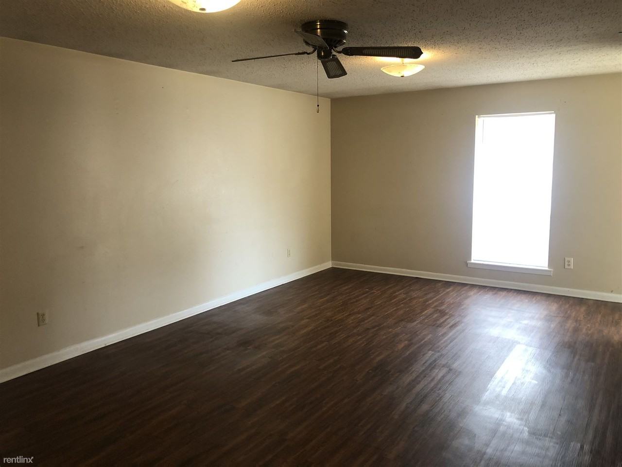 902 Navajo Trl - Photo 2 of 7