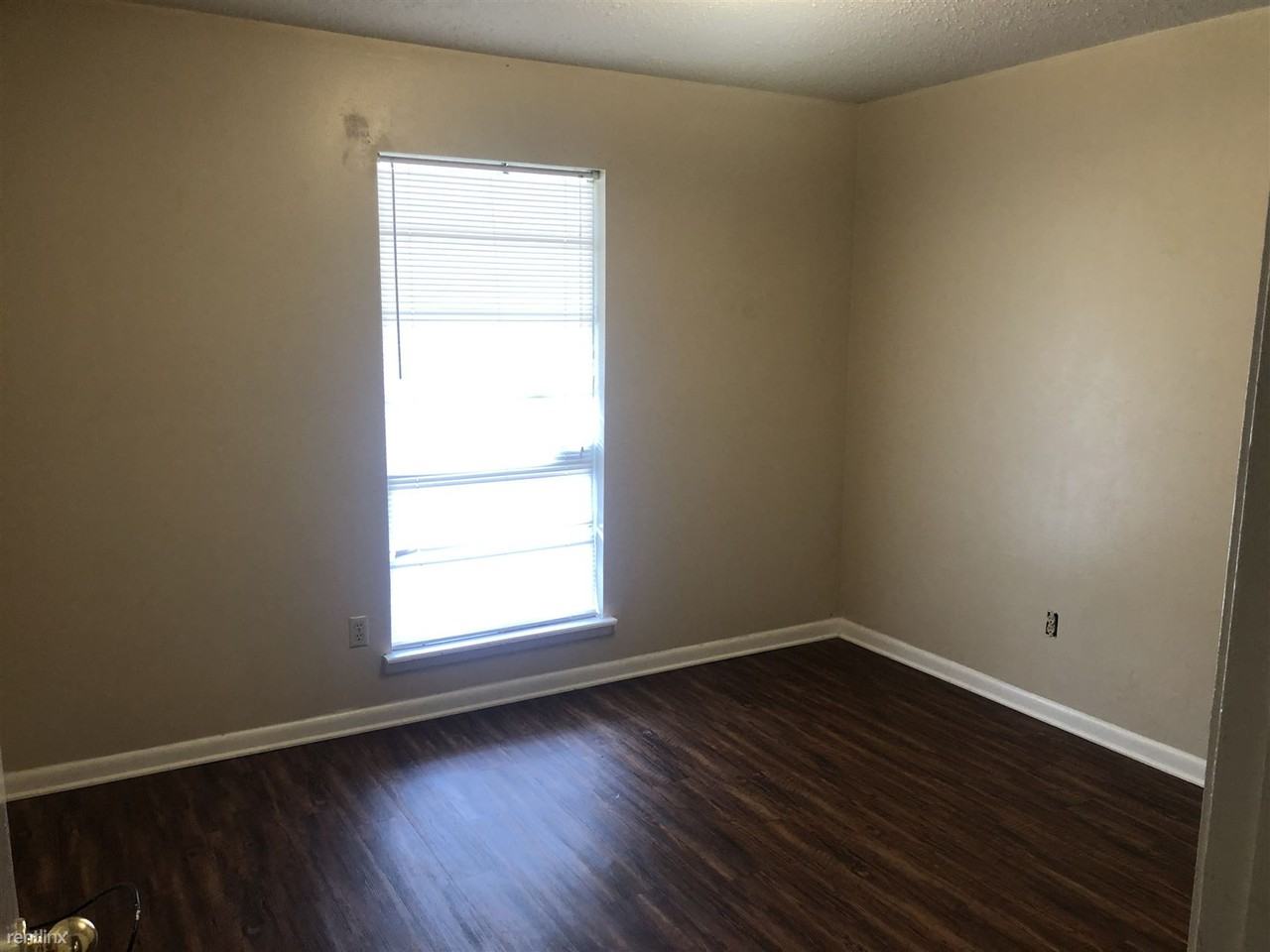 902 Navajo Trl - Photo 3 of 7