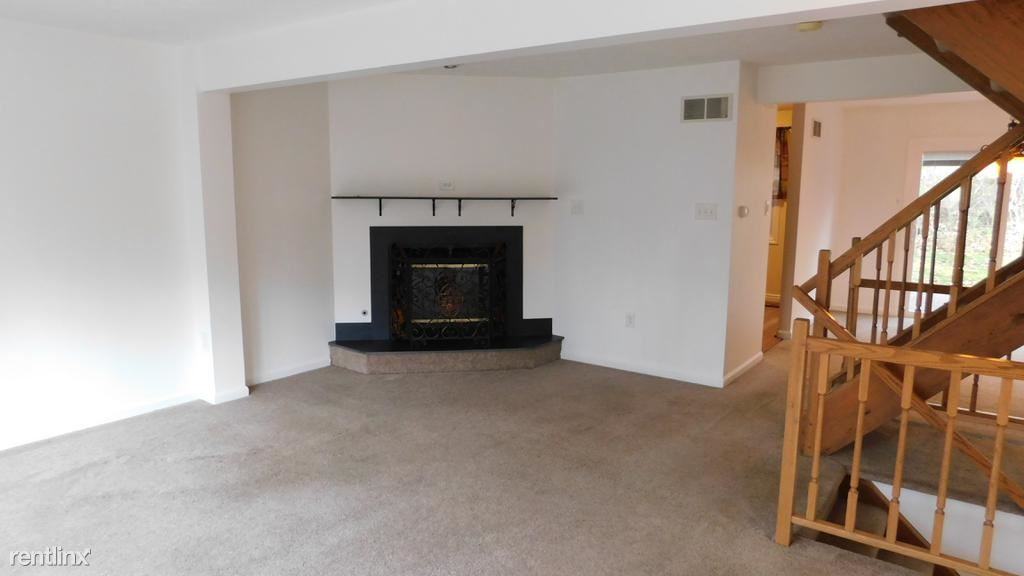 2642 Birchwood Ln - Photo 3 of 12