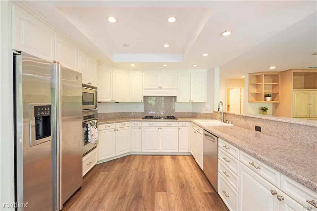 28372 Silverton Dr - Photo 2 of 10