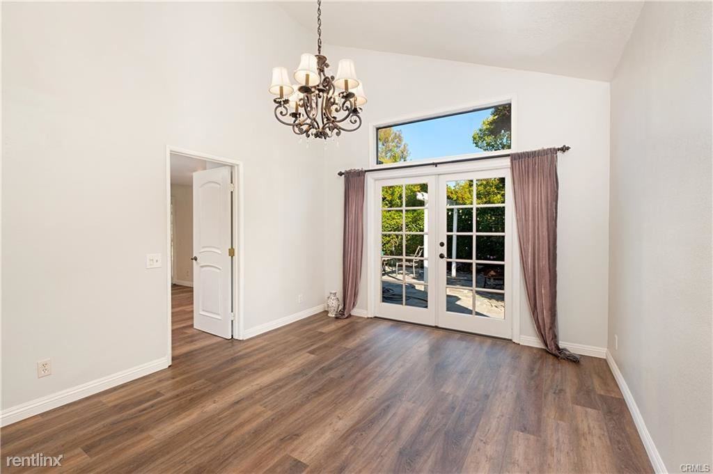 28372 Silverton Dr - Photo 3 of 10