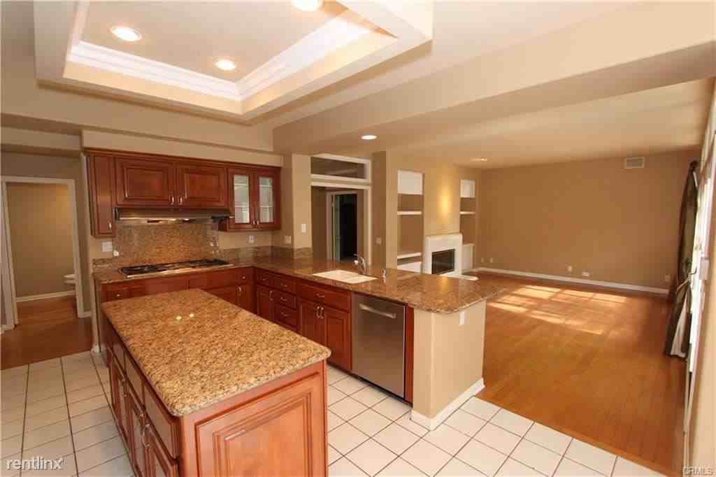 1 Coachman - Photo 3 of 10