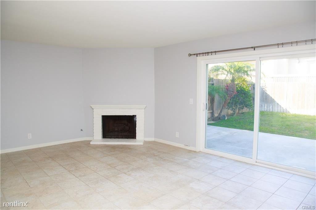 3215 Clay St #A - Photo 3 of 10