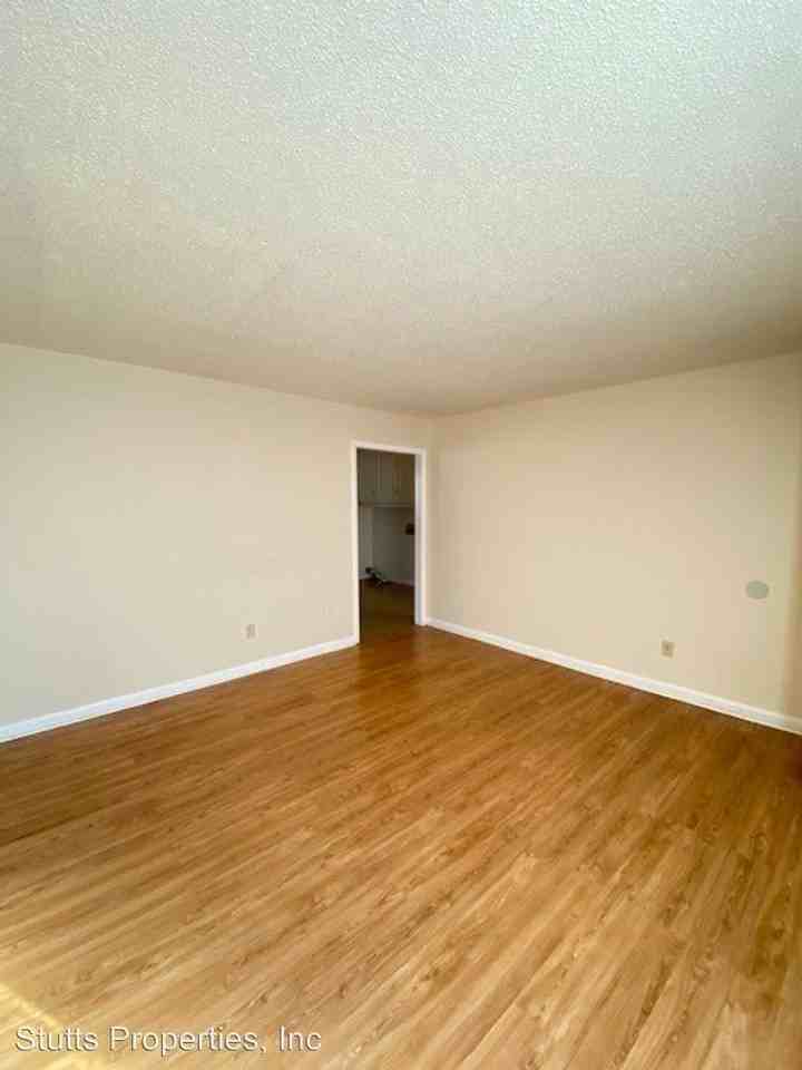 500 W. 1st Street - Photo 2 of 8