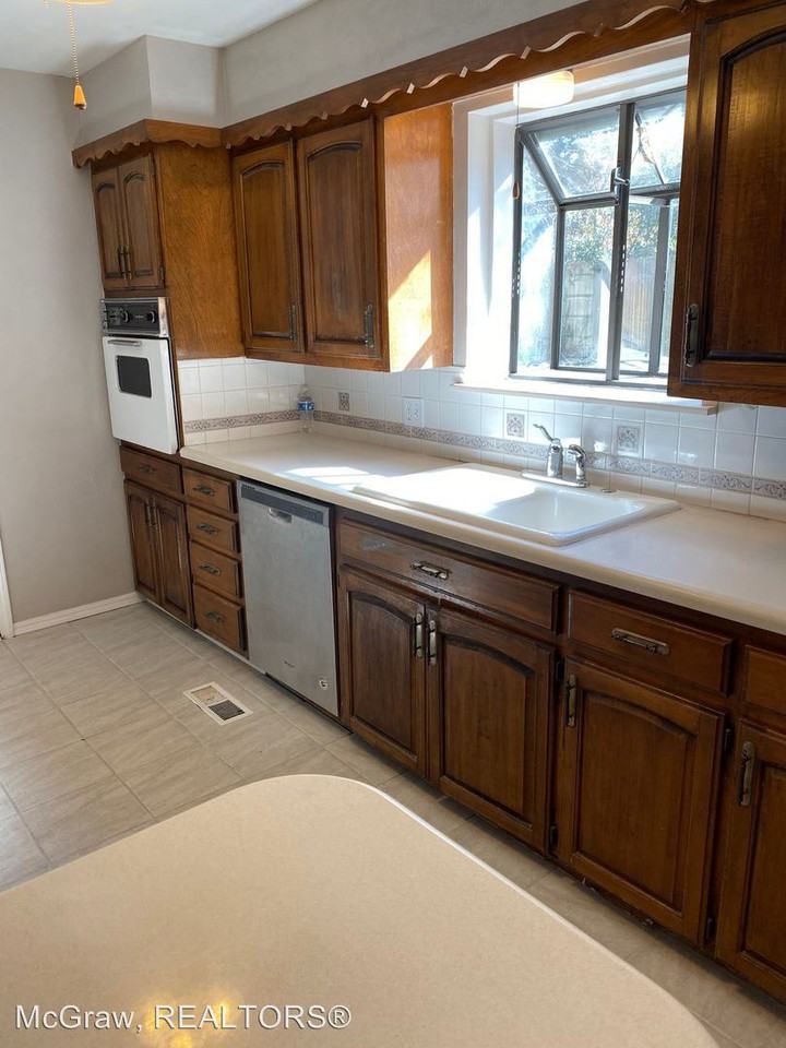 5858 S. 67th E. Ave. - Photo 3 of 12