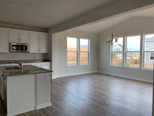 555 W Ridge Cir - Photo 3 of 17