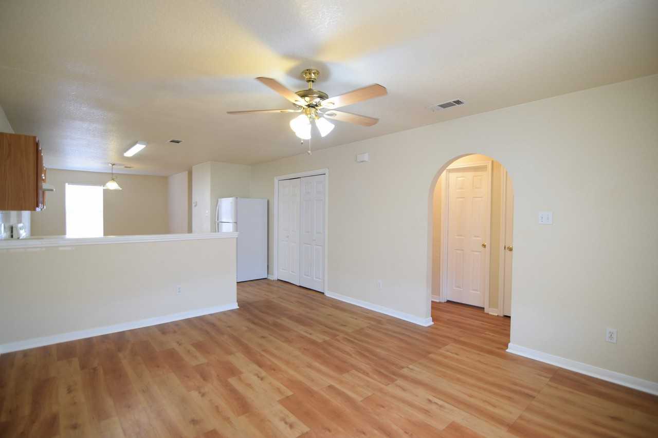 1401 Dugger Cir - Photo 6 of 13