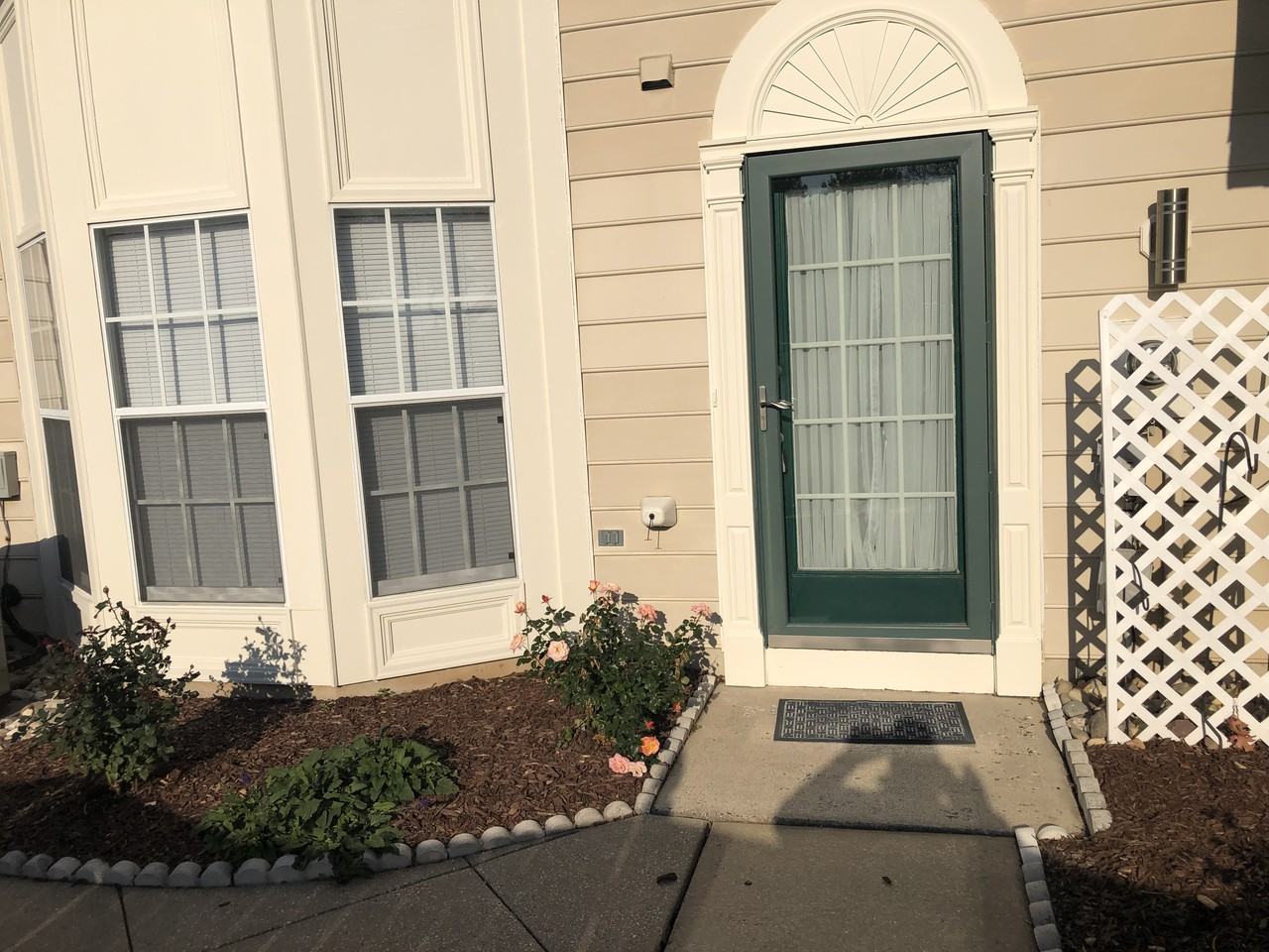 1046 Staghorn Ave - Photo 2 of 13