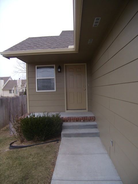 3345 N Governeour Cir - Photo 2 of 9