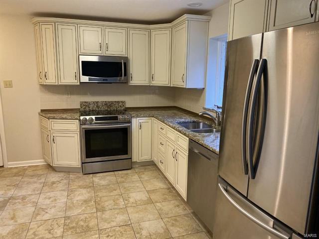 8423 Louwen Drive - Photo 3 of 11