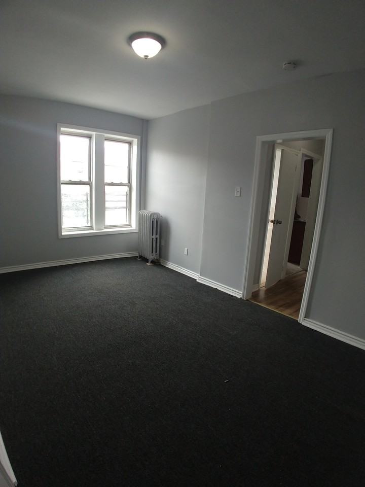 558 Ralph Avenue - Photo 3 of 6