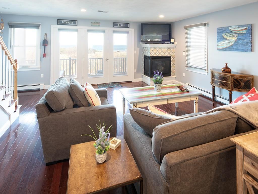 126 Warren Ave Unit 2 - Photo 3 of 26