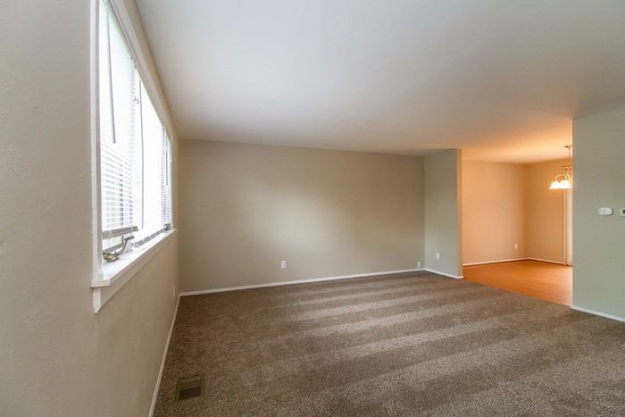 2062 Munich Avenue - Photo 3 of 10