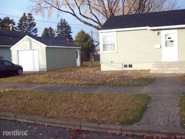 902 S 18th St - Photo 2 of 10