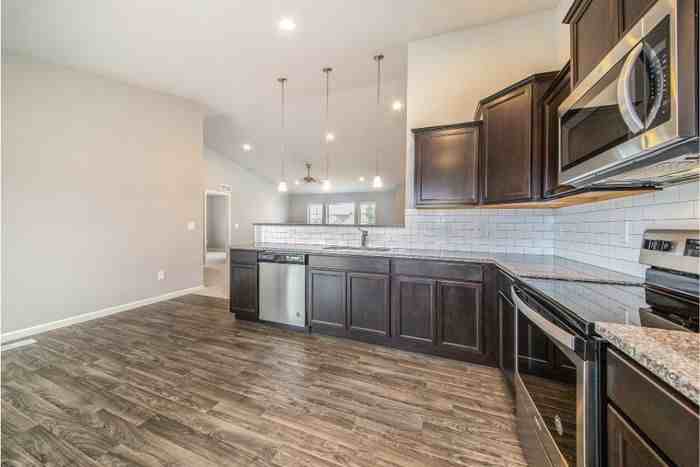 2405 View Lane - Photo 2 of 16