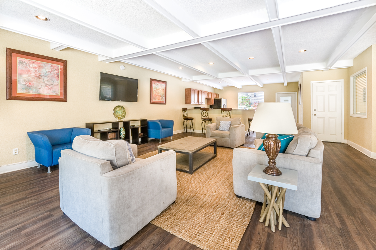 Lakewood Oaks - Photo 2 of 20