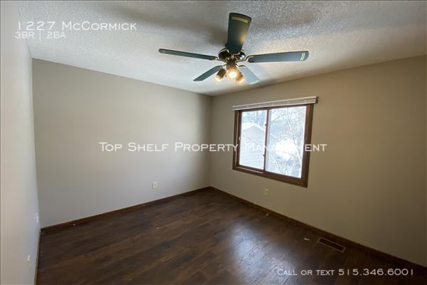 1227 Mccormick - Photo 3 of 9