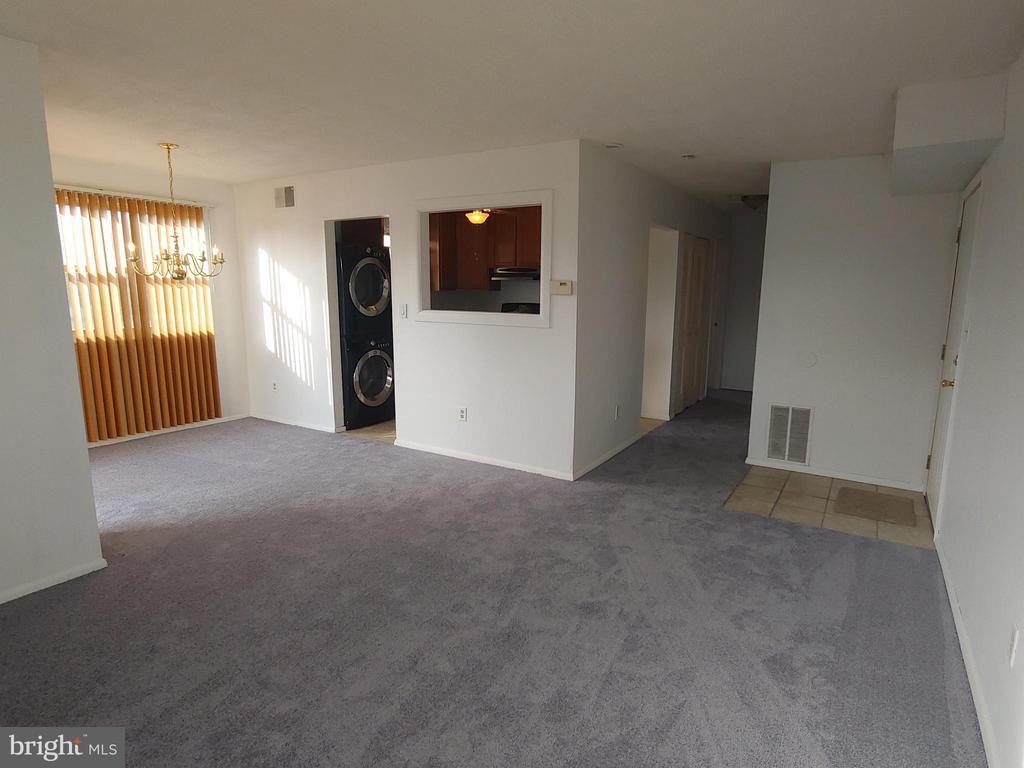 11 -7 Florence Tollgate Place - Photo 2 of 13