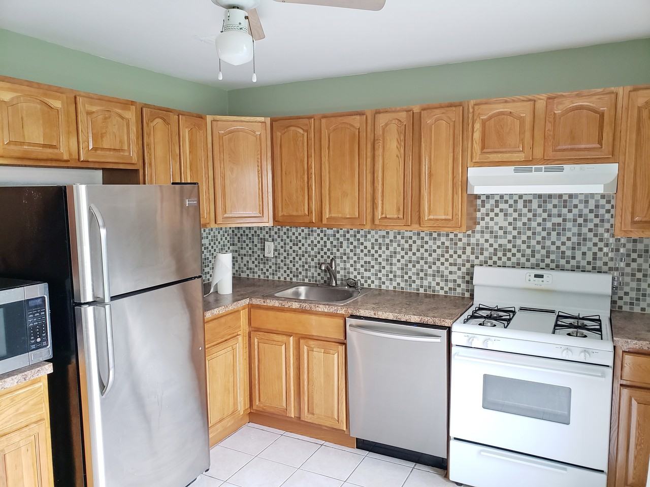 16 Belmar Drive East - Photo 2 of 12