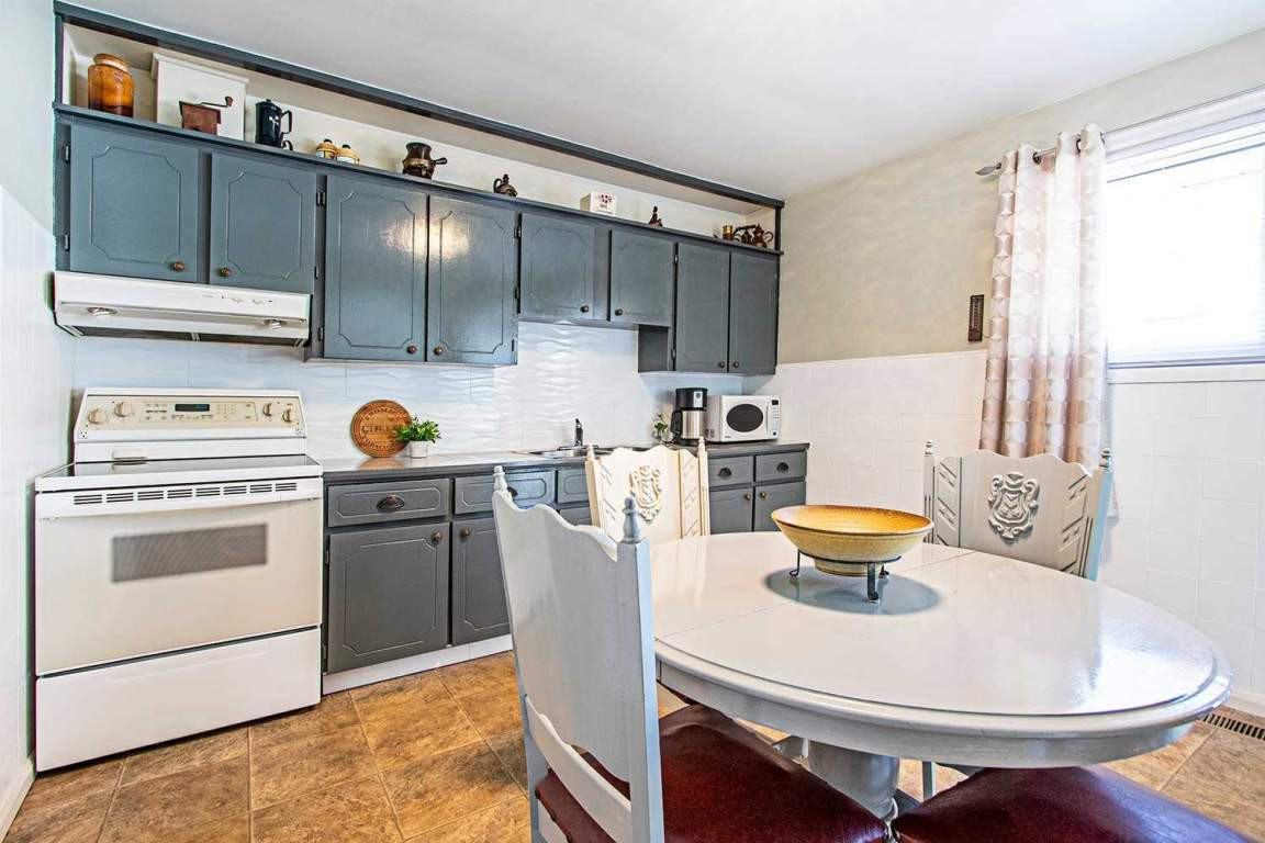 3 BED | 2 BATH HOUSE FOR RENT @ OSHAWA | HWY 401 - Photo 2 of 13