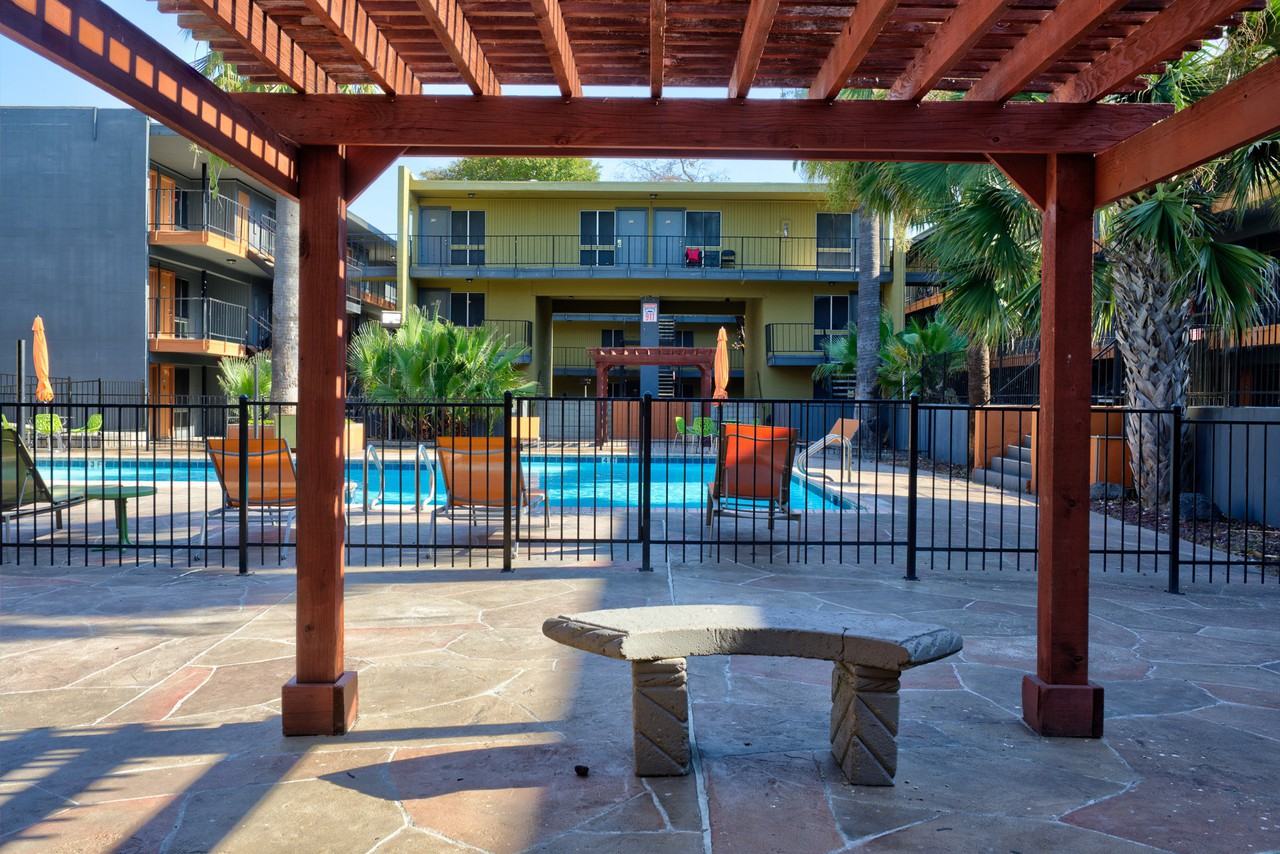 Balcones Urban Flats Apartments 4210 Fredericksburg Rd, Balcones