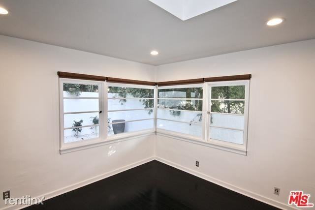 8467 Willoughby Ave - Photo 2 of 18