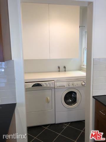 8467 Willoughby Ave - Photo 3 of 18