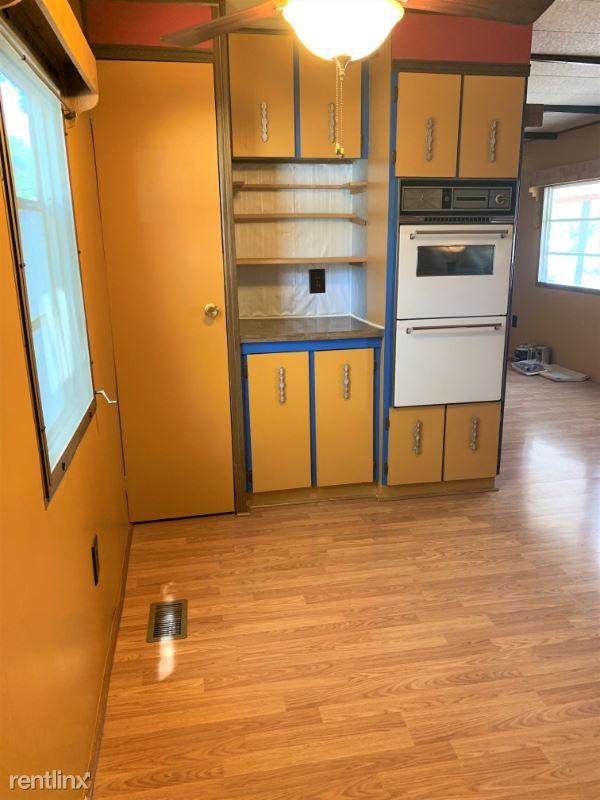 1048 E Riverside Dr. #2 - Photo 3 of 8