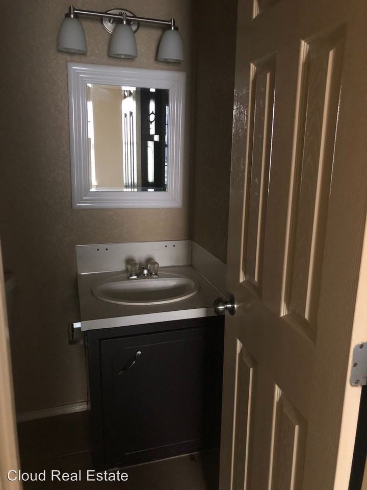 501 ROOT AVE - Photo 2 of 6