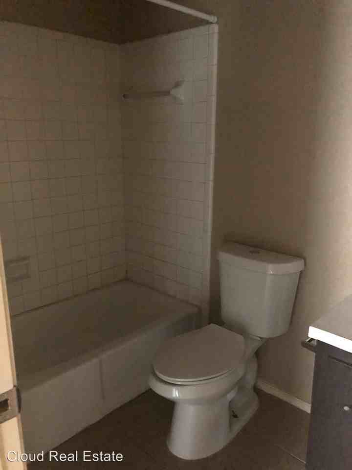 501 ROOT AVE - Photo 3 of 6