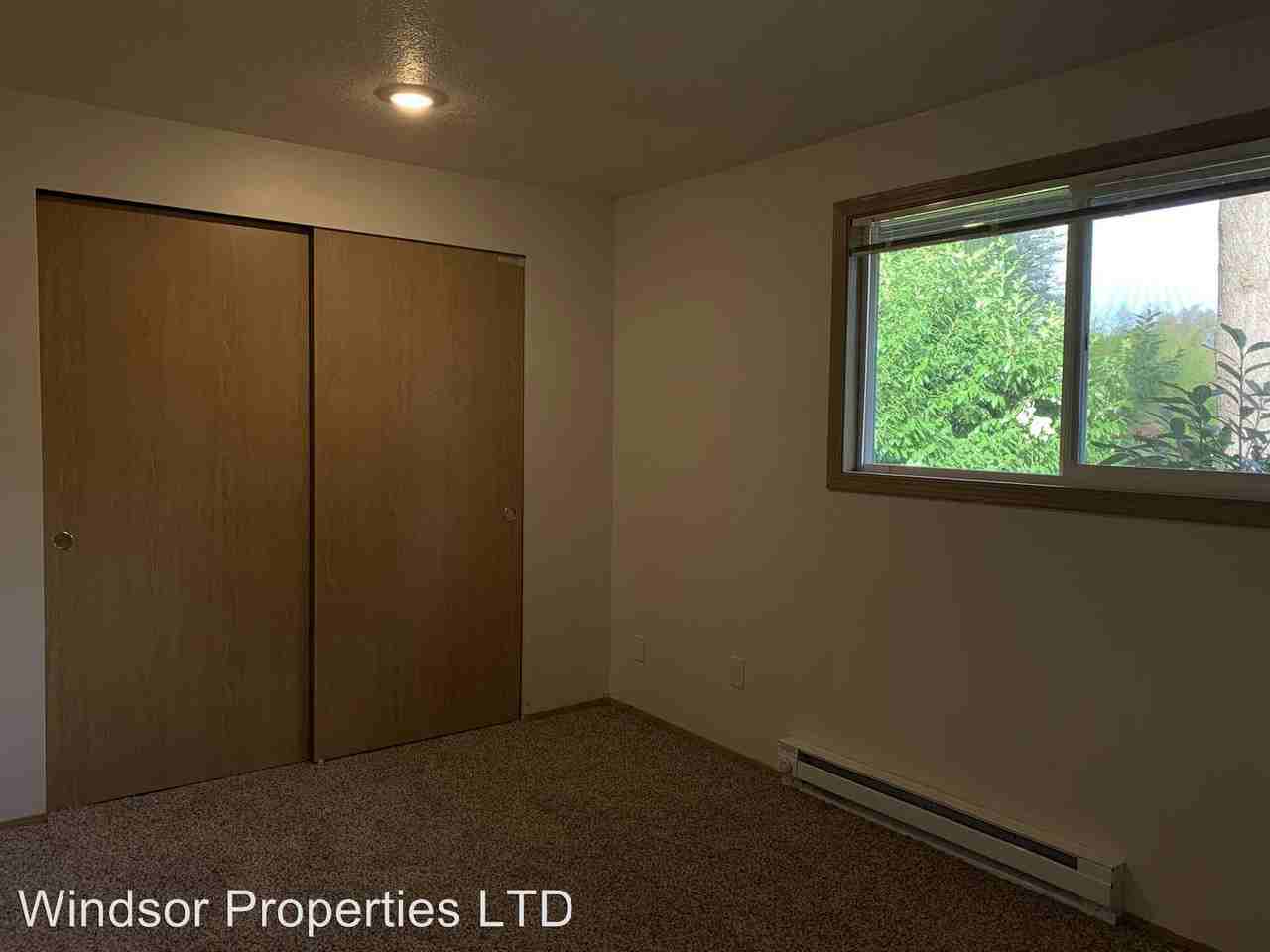2464 Ne Grant Street - Photo 3 of 12