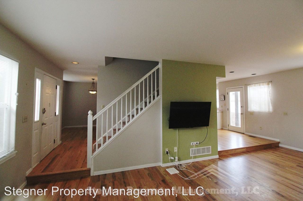 3556 Pike Cir N. - Photo 2 of 13