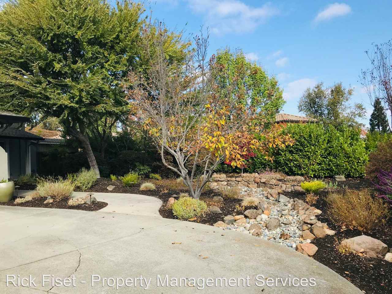 42 Horseshoe Ct. - Photo 2 of 26