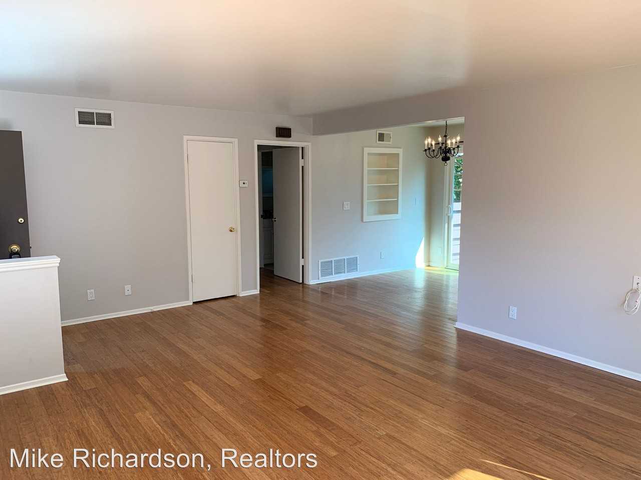 313 Ravenscroft Dr - Photo 3 of 18