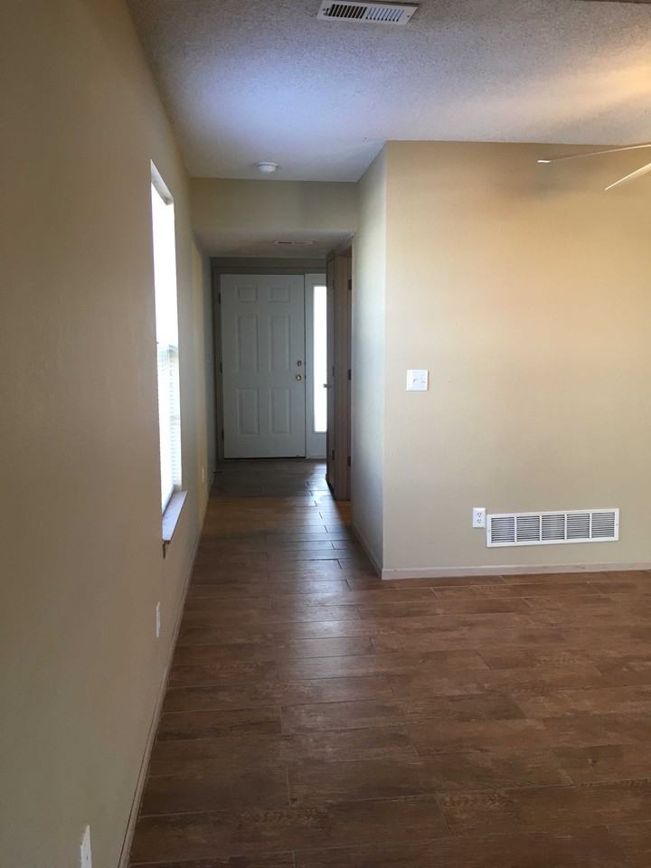 1000 Garden Way - Photo 3 of 10