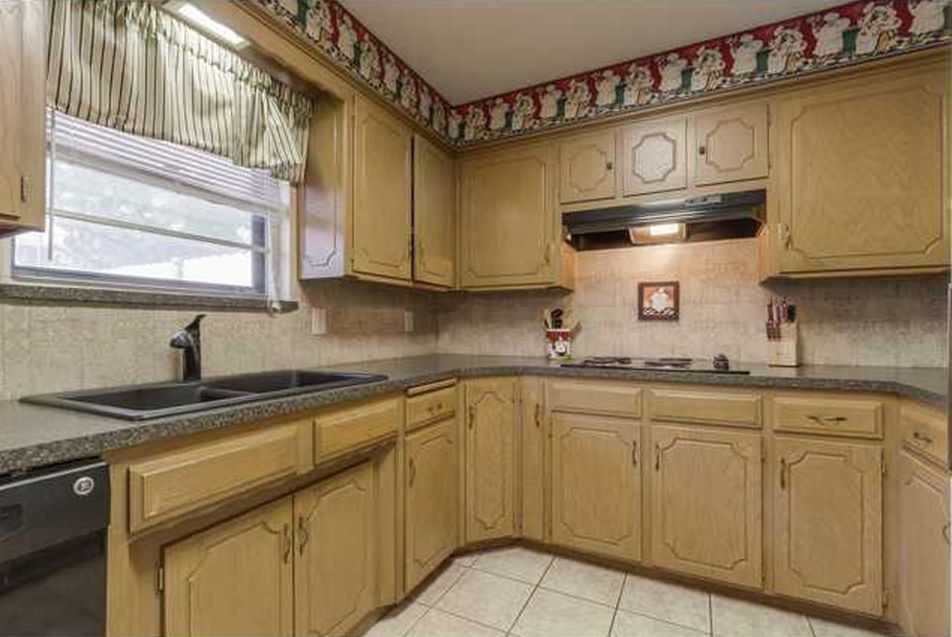 4524 Nw 60th Street - Photo 3 of 10