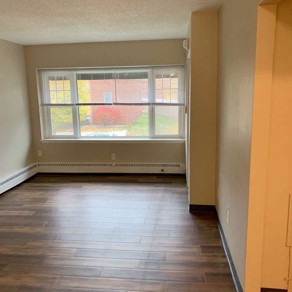 2040 Saunders Ave - 203 - Photo 2 of 7