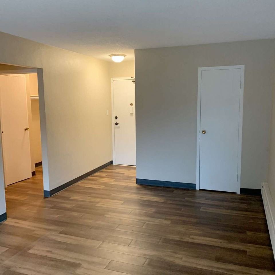 2040 Saunders Ave - 203 - Photo 3 of 7